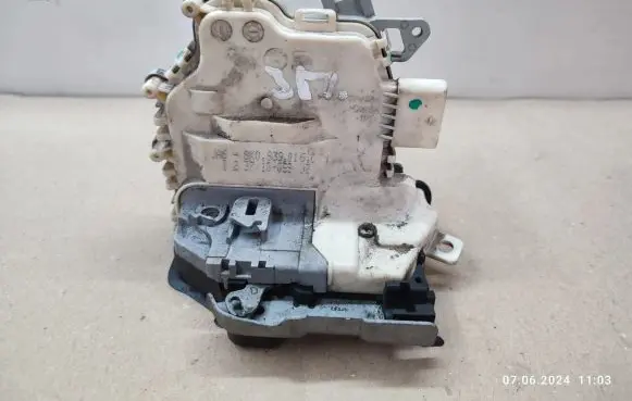 Audi A4 S4 B8 8K Rear door lock 8K0839016C