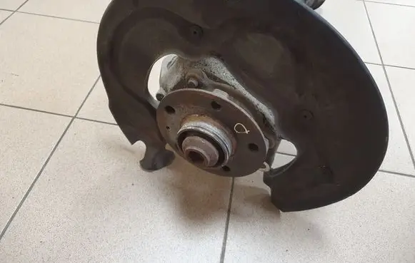 Rear wheel hub