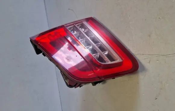 Tailgate rear/tail lights