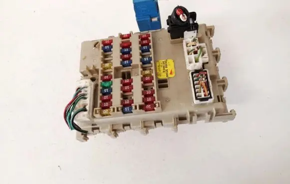Nissan Almera N16 Fuse box set 243505m300 0519002