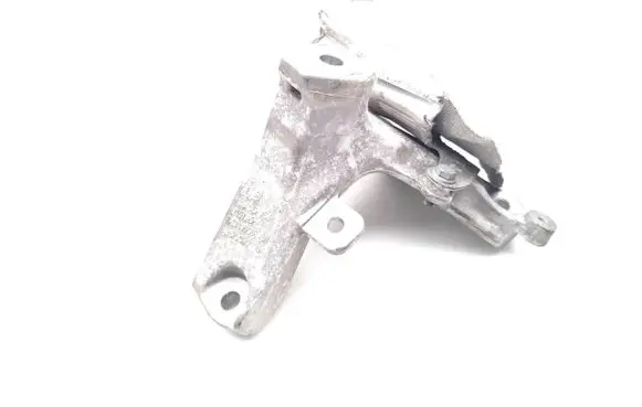 Engine mounting bracket