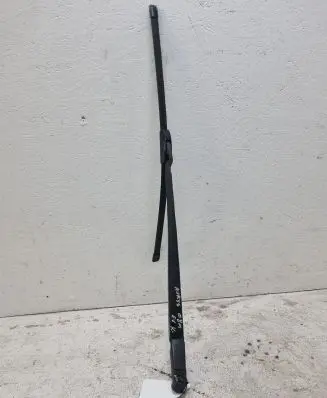 Toyota Auris 150 Front wiper blade arm