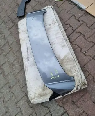 Tailgate/trunk spoiler
