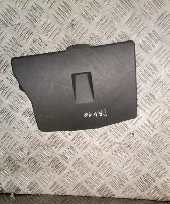 Toyota Avensis T270 Fuse box cover 9374