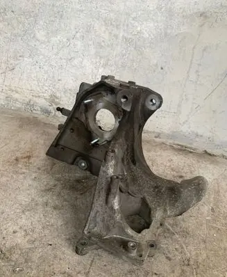 Opel Insignia A Engine mounting bracket