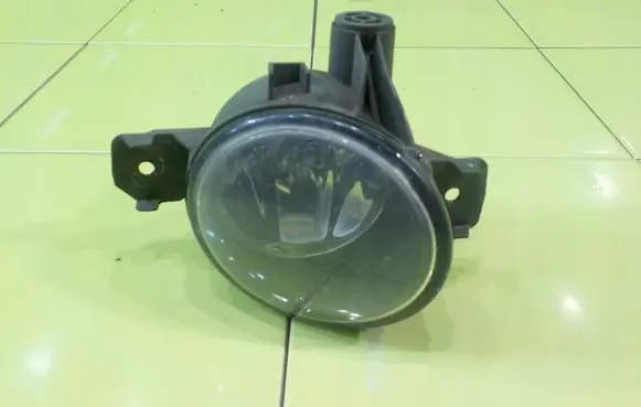 BMW X3 E83 Front fog light 13101610 LEWY