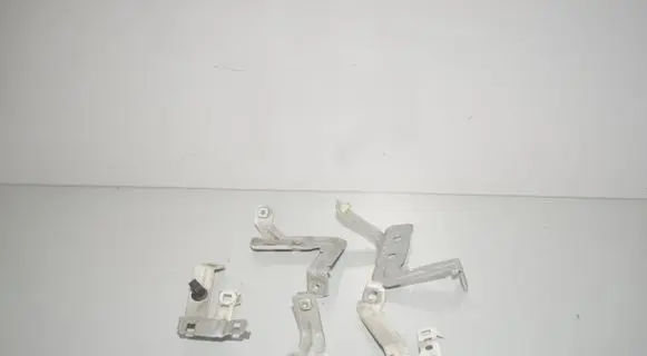 BMW 2 F22 F23 Fender mounting bracket 7284649 41357284649 7284650