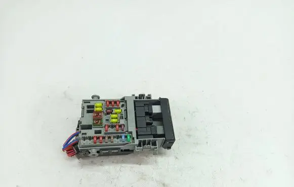 Opel Astra K Fuse module 13222786
