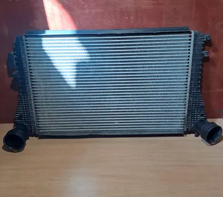 Volkswagen Caddy Intercooler radiator 1K0145803 1K0121803