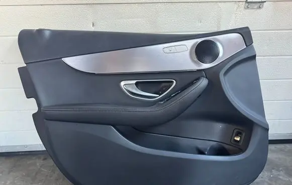 Mercedes-Benz C W205 Tailgate/trunk side cover trim 