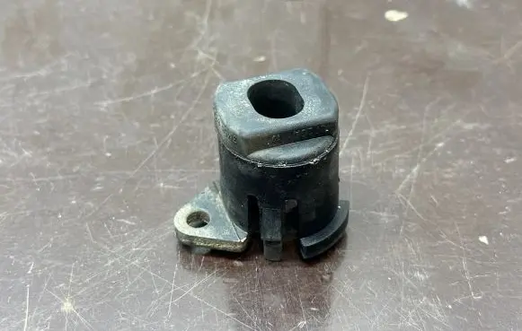 Volvo C30 Radiator mount bracket 30639749
