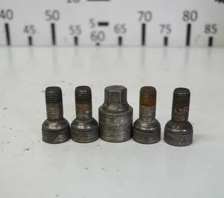 Skoda Superb B6 (3T) Anti-theft wheel nuts and lock 