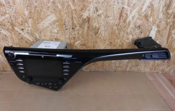 Toyota Camry VIII XV70 Radio/CD/DVD/GPS head unit 8614033D81