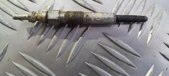 Renault Megane I Glow plug NGKY732J 12VK84V