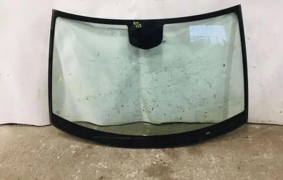 Peugeot 308 Front windscreen/windshield window 