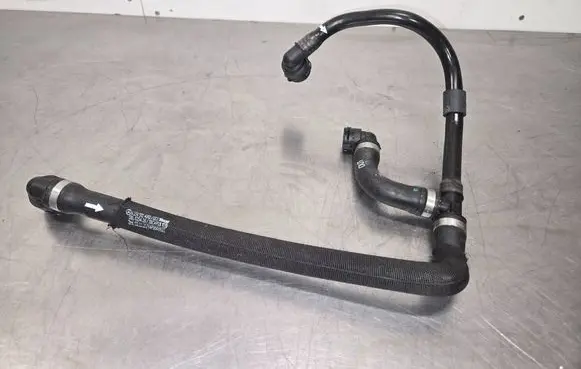 Engine coolant pipe/hose