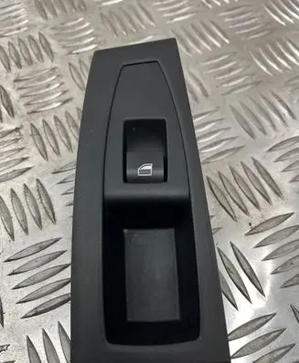BMW 2 F46 Electric window control switch 9208107