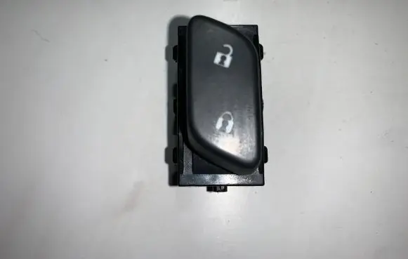 Opel Insignia A Central locking switch button 22899704