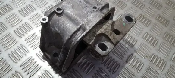 Volkswagen Golf V Engine mount bracket 1k0199262