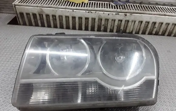 Chrysler 300 - 300C Headlight/headlamp