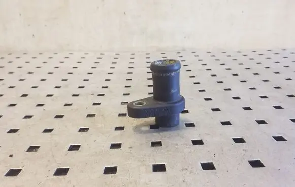 Audi A6 S6 C4 4A Engine coolant pipe/hose 074121143C