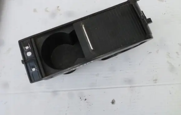 Cup holder front