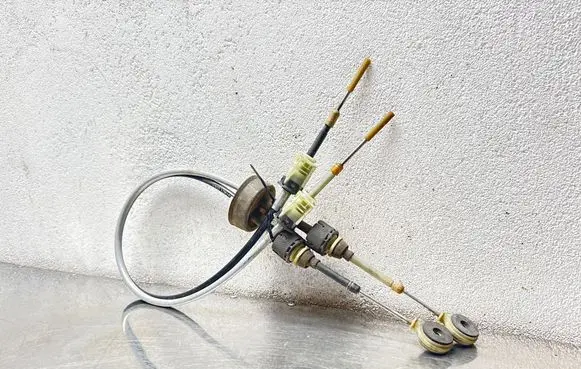 Opel Zafira B Gear shift cable linkage 55351949EY