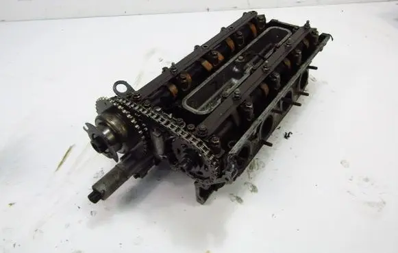 BMW 5 E39 Engine head 1745465