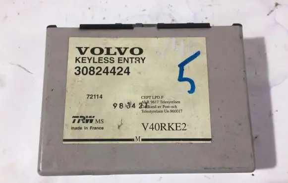 Volvo S40, V40 Door central lock control unit/module 30824424 72114 V40RKE2