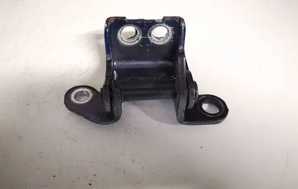 Honda CR-V Rear door lower hinge