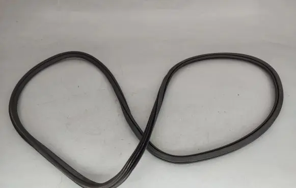 Porsche Macan (95B) Front door rubber seal 95B831721B