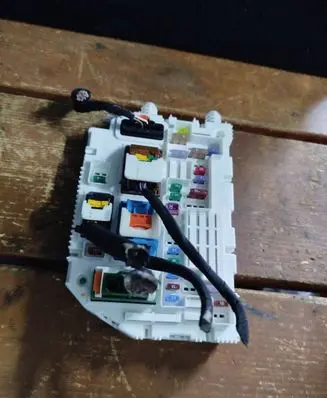 Peugeot 308 Central body control module 9830407780