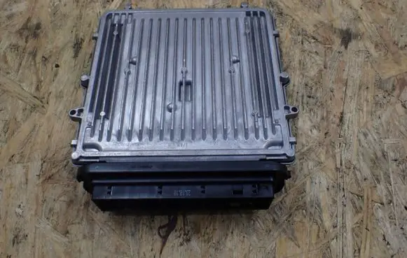 BMW 3 E90 E91 Engine control unit/module 8510832