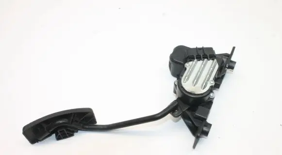 Mitsubishi Pajero Accelerator throttle pedal APM30015