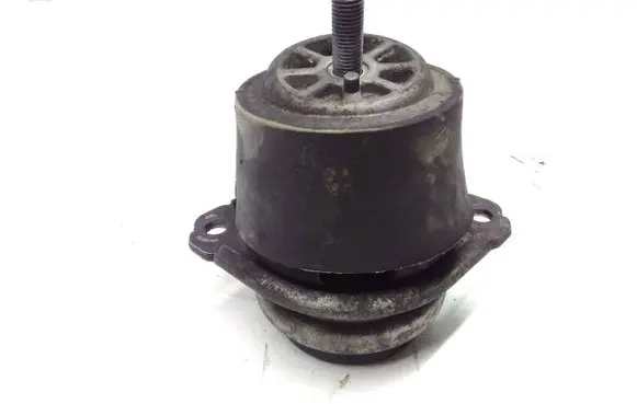 Volkswagen Touareg I Engine mount bracket 7L6199131A