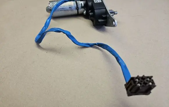 Mercedes-Benz SL R230 Seat adjustment motor A2308201142 2308201142