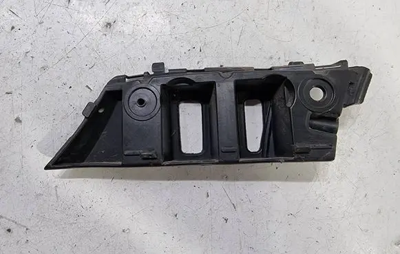 Front bumper mounting bracket