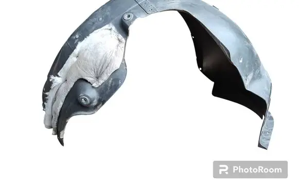 Front wheel arch liner splash guards