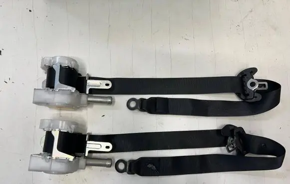 Lexus UX Front seatbelt