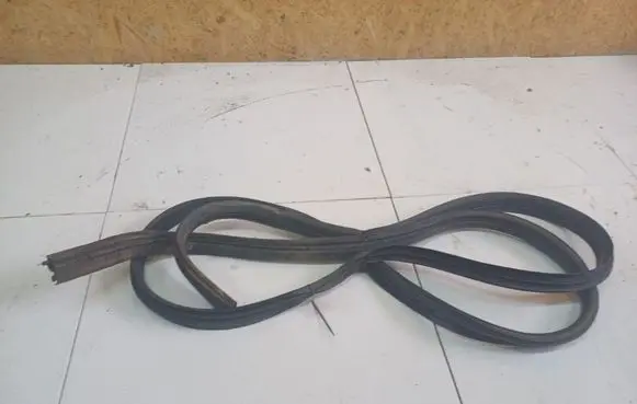 Renault Master II Rubber seal front coupe door 