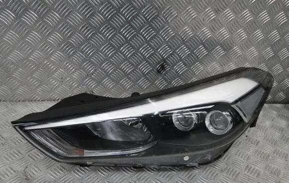 Hyundai Tucson TL Headlight/headlamp 92101D7200