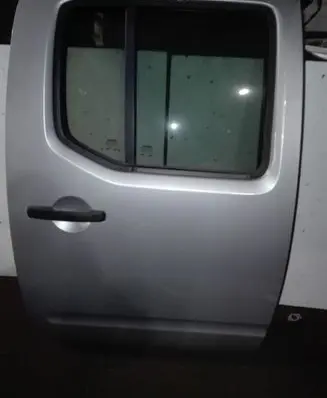 Nissan Navara Rear door