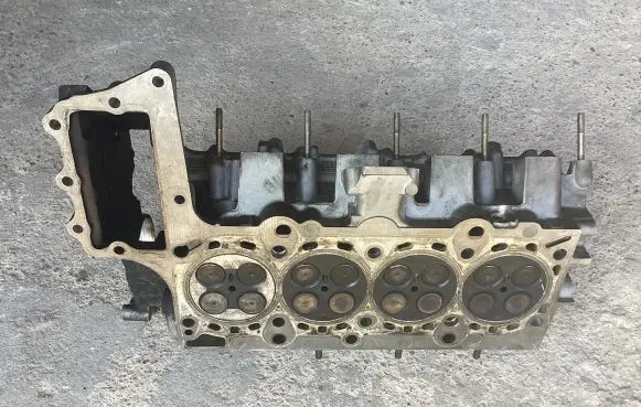 BMW X3 E83 Engine head 7785876