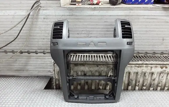 Opel Zafira B Dash center air vent grill