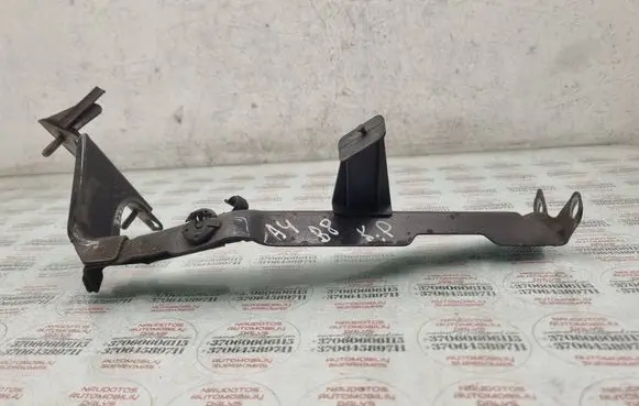 Audi A4 S4 B8 8K Fender mounting bracket 8K0821135C