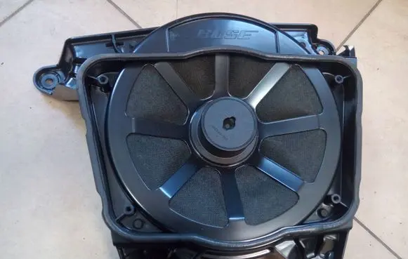 Audi A8 S8 D4 4H Subwoofer speaker 4H1035481 NE59244