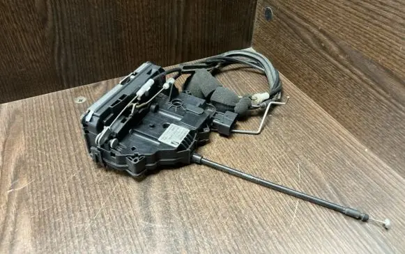 Loading door lock