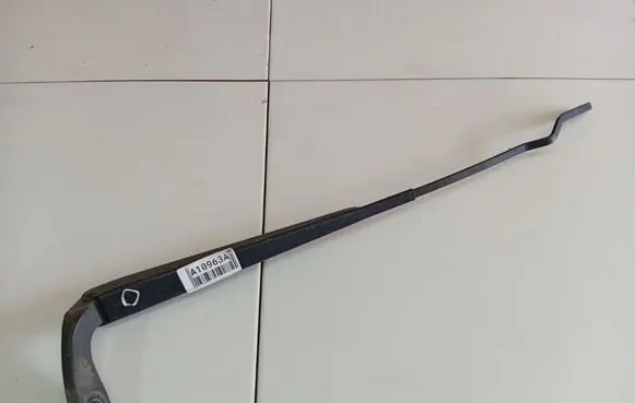 Chrysler Voyager Front wiper blade arm 23109789