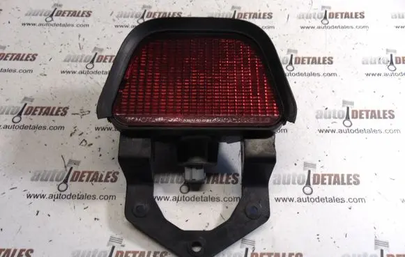 Third/center stoplight