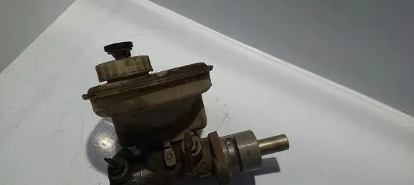 Volkswagen Caddy Master brake cylinder 21026499